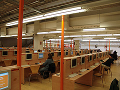 126121730_9e639eccf2_m Internet cafes usually lack the "cafe" ambiance