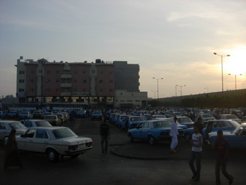 DSCN3381 Grand taxis outside the bus station